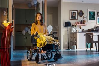 陆女星超惨！ 车祸截肢不孕 老公和女主管挑保险套味道调情