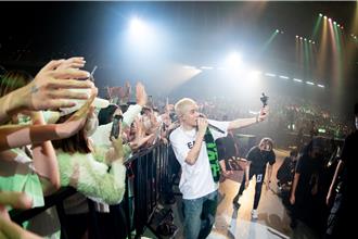 周湯豪「REALIVE」4月饒炸星馬   被問置產計劃回應了