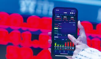 內資力挺 中小型股接棒衝刺