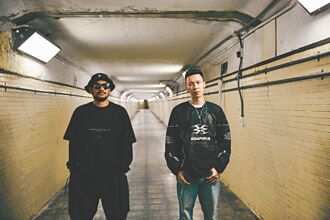 小春自嘲野狗曝男人苦 張震嶽義氣相挺