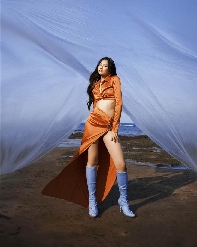 琟娜Verna推出首張EP《量子幹嘛糾纏》。（谷優娛樂提供）