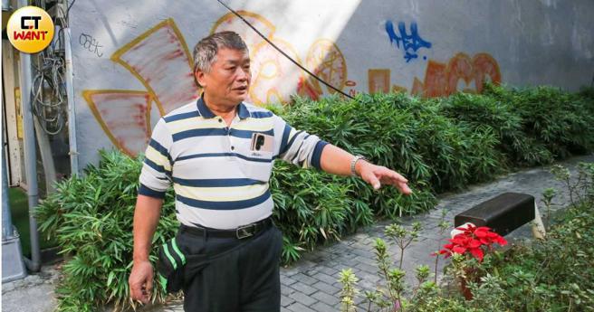 公馆商圈的水源里里长林全义表示，隐家改善管线后，茉莉书店再次清理水沟，未再发现堵塞情形。（图／黄耀徵摄）