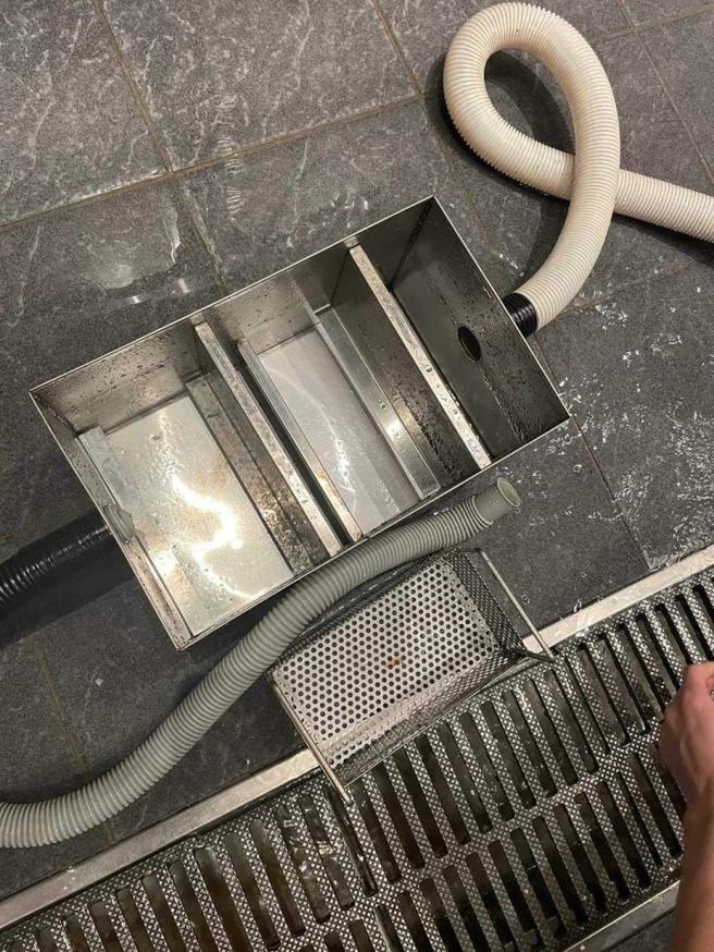 隐家拉麵火速发文表示，收到茉莉书店反映后，已在第一时间加装油水分离槽，绝非恶意排放置之不理。（图／翻摄隐家拉麵公馆店脸书）