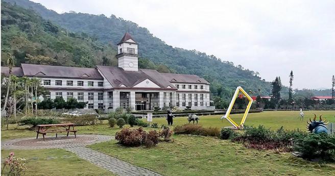 武陵外役監風景優美，開放民眾入內喝咖啡，成為網美打卡拍照熱點。（圖／武陵外役監提供）