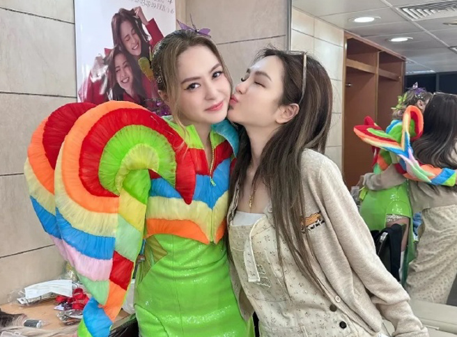 周扬青日前为好友阿娇（锺欣潼）庆生。（图／微博）