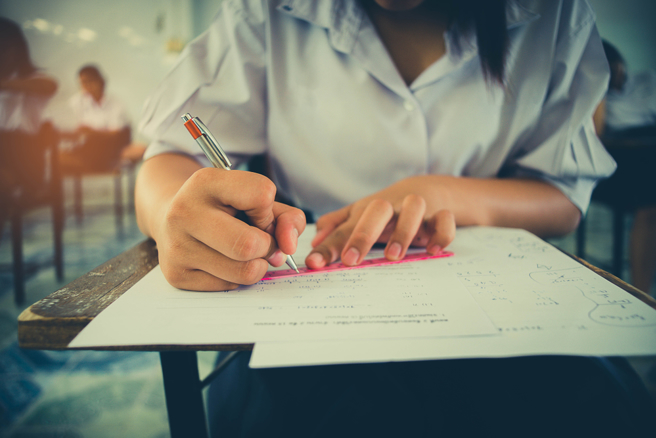 小孩数学题「5+0=5」被打叉，老妈崩溃问到底错哪，引起讨论。（图：shutterstock／达志）