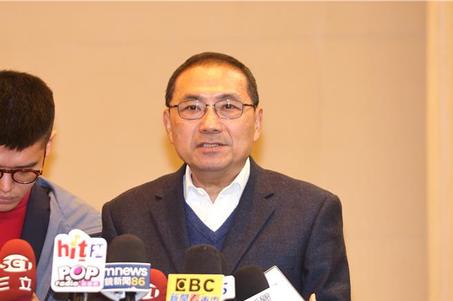 新北市长侯友宜今（24）日表示，在气候变迁下，能源转型是国际趋势，很多先进国家已把核电列为乾净能源的一种，所以他曾经提出在供电无虞下，必须要以核减煤、永续转型，更重要的是核安一定要把关好。（陈慰慈摄）