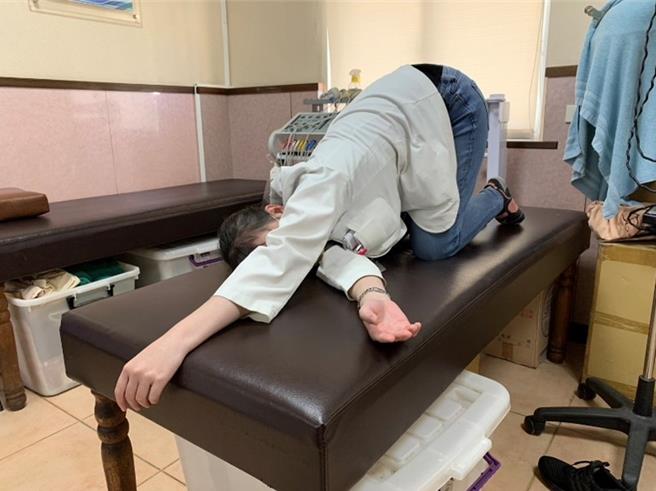 第二式。（活力得中山脊椎外科医院提供／杨舒婷高雄传真）