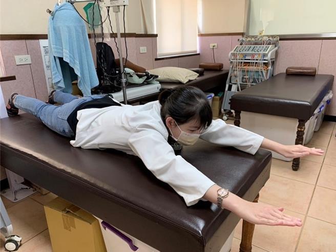 第三式。（活力得中山脊椎外科医院提供／杨舒婷高雄传真）