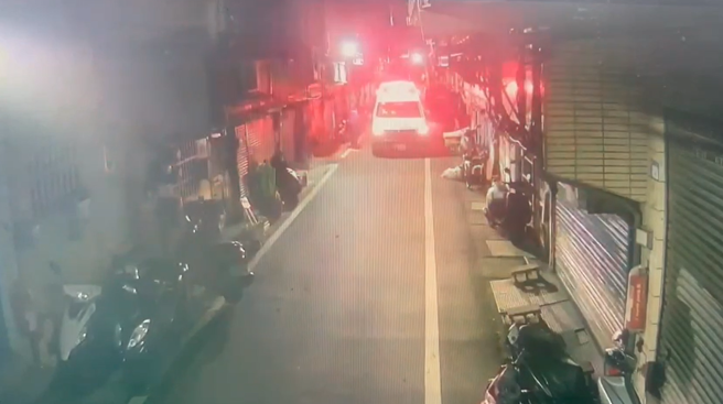 救护到场。（图 / 刘咏韵翻摄）