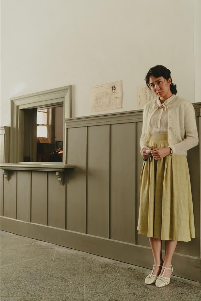 9m88在《大濛》以復古髮型和气质穿搭亮相。（华文创提供）