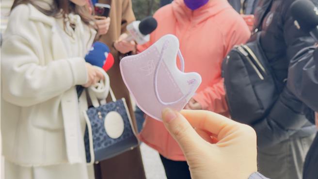 原本要保护轩轩健康的口罩，最后却成了夺走生命的凶器。（示意图／吕健豪摄）