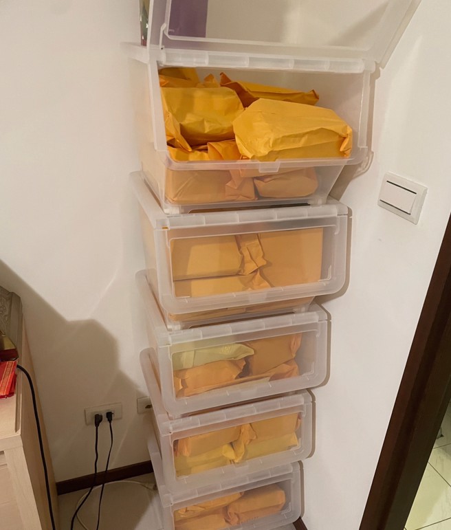 警方从王嫌住处查扣4900万。（图 / 刘咏韵翻摄）