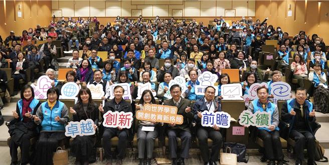 台北市副市長林奕華24日強調，身心健康才是真健康，提醒學校多利用系統改善學校環境、擬定健康策略及向同學推廣健康觀念。（教育局提供／蔡佩珈台北傳真）