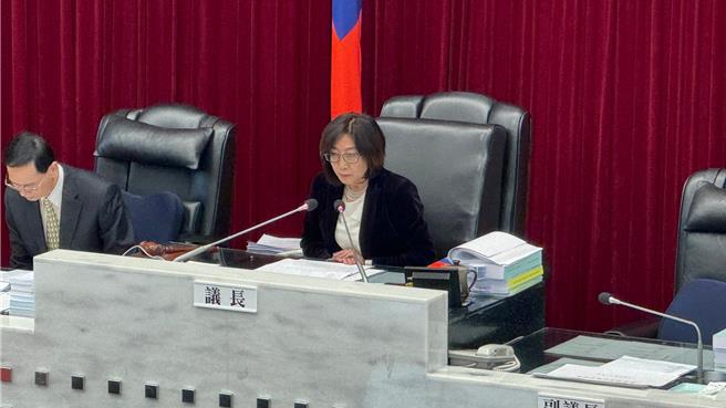 高市議長康裕成表示，感謝各黨團、各委員會召集人不再堅持己見，彼此釋出善意，大家各退一步，繼續監督高市府、審議預算。（柯宗緯攝）