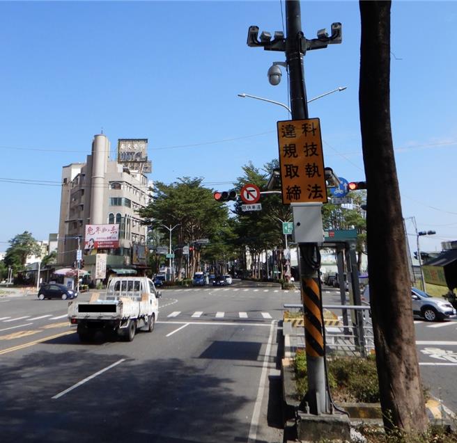 高雄市警察局新增6处科技执法，将于2月起开始执法。（高雄市交通大队提供／任义宇高雄传真）