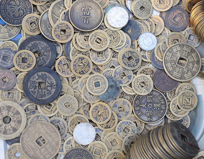 二手市场买的古代铜钱，不见得是宝物。（示意图/达志影像/shutterstock）