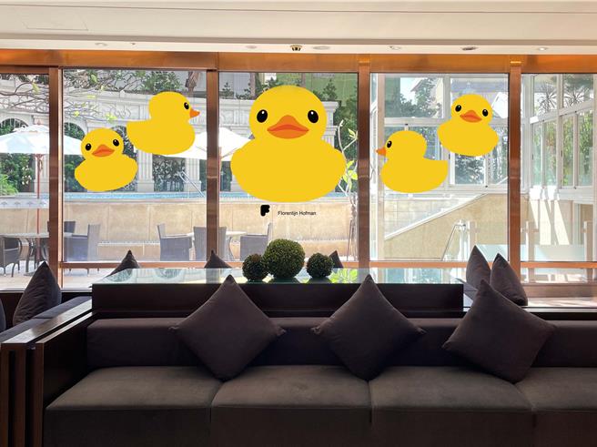 入住福容大饭店高雄豪华双床爱河景观房，含自助早餐、福隆海洋温泉粉、限量小鸭造型礼品组；「享福卡」会员价可加赠1位150公分以下的儿童免费入住 。合成示意图(福容大饭店提供)。