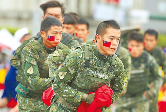 国防部将一年义务役的英文误写成自愿入伍，被外界质疑混淆视听。（图／本报系资料照）