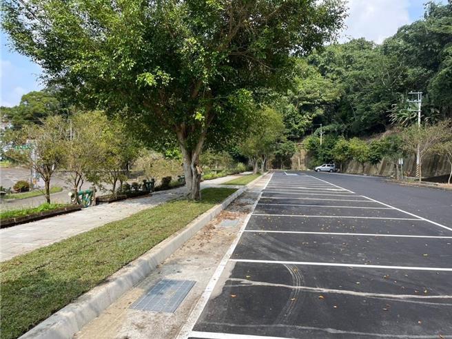 關子嶺風景區周遭道路景觀營造改善完工 ，提供遊客春節出遊好去處。（台南市政府工務局提供／張毓翎台南傳真）