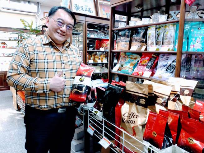 品皇咖啡总经理洪仁政预估，今年的伴手礼业绩可望大幅成长5至6成以上。图／曾丽芳