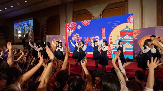 马光医疗网的尾牙晚宴特别邀请Avantgadey，让现场的员工们可以抢先近距离看到最完整及精湛的舞蹈，让整场晚宴留下最炫丽的回忆。（图片来源：马光医疗网提供）