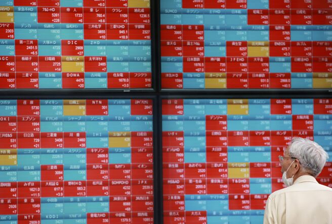 日股頻創新高，法人持續看好，因本益比依然在15倍，，和美股21倍相對便宜。圖／美聯社