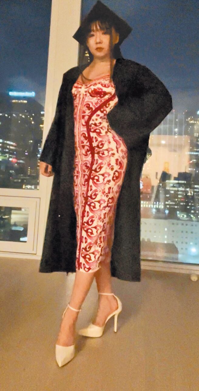 李冠莹以全额奖学金取得美国西雅图华盛顿大学修习戏剧服装硕士。（李冠莹提供）