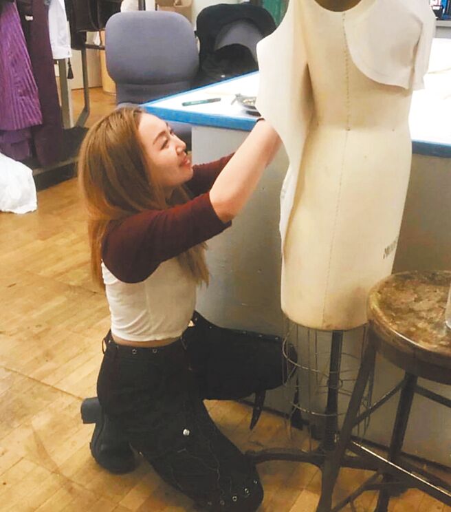 李冠莹很早就确立志向，积极与国内知名剧团合作累积经验。（李冠莹提供）