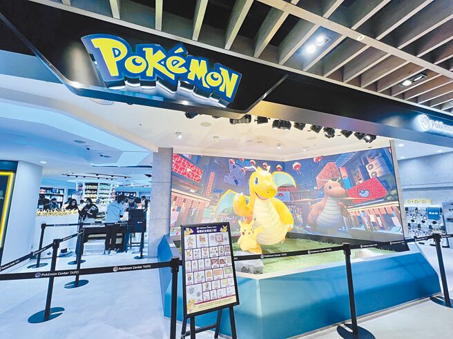 去年12月开幕的台湾首间宝可梦中心「Pokemon Center TAIPEI」，让新光三越带动强大集客力与话题。（吴奕萱摄）