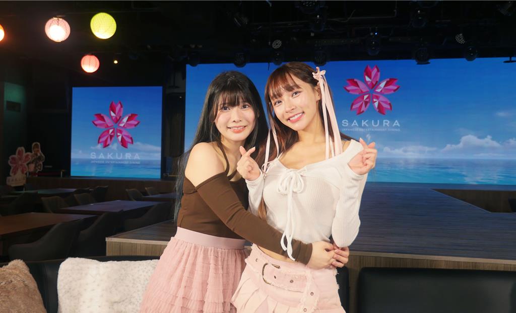 林襄（右）與經紀人莉奈無話不談。（MOMOTV提供）