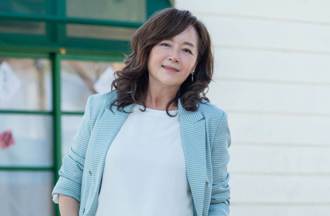 恬妞66歲慶生照曝光 凍齡模樣網讚根本少女