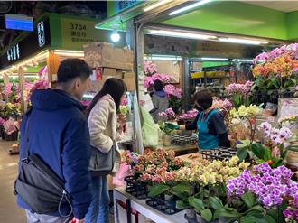 迎龍年採購花卉人潮增 台北花市26日起延長營業時間