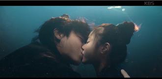 朴志訓「仙氣長髮」太美了！對手演員看了都驚呼：好漂亮