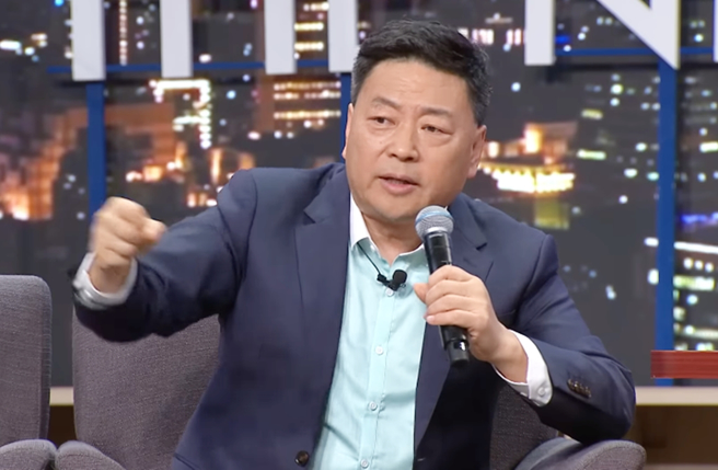 王志安因在《夜夜秀》发言引发争议。（图／翻摄自STR Network Youtube）