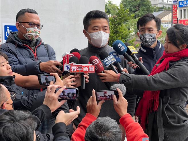 国民党准立委顏宽恒涉及沙鹿豪宅假交易及诈领助理费案，台中地院25日上午再度开庭，顏宽恒开庭前受访表示，最后一定能水落石出、真相大白。（王煌忠摄）