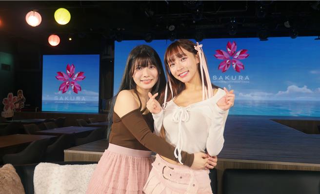 林襄（右）与经纪人莉奈无话不谈。（MOMOTV提供）