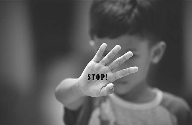 1岁幼童遭狠父打成脑伤，法官重判8年10月(图:shutterstock/达志)