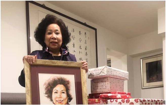 黄越绥多签署一份大体捐赠。（图／FB@黄越绥）