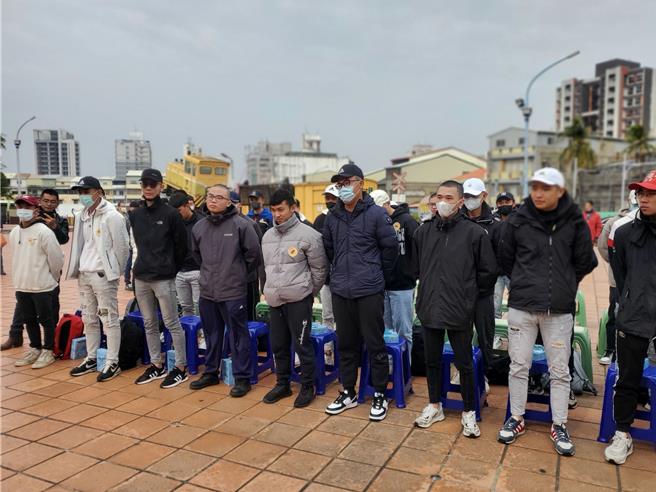 雲林縣首梯94年次役男今入伍到成功嶺受訓，共33人。（周麗蘭攝）