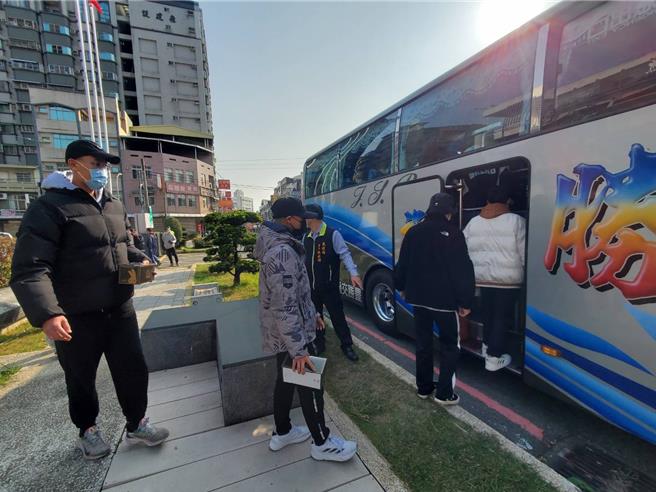 首梯1年期義務役男25日入伍，台南有52名新兵入伍。（台南市民政局提供／曹婷婷台南傳真）