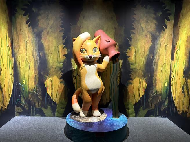 「貓美術館」今年重返台灣，除集結60件貓咪名畫外，還帶來全新展區規畫及10件首度在台展出的畫作，即日起至4月14日在1936文化基地10號倉庫療癒展出中。（謝佳潾攝）