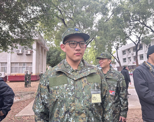 役男尹鑫石接受媒体受访。(叶庭欣摄)
