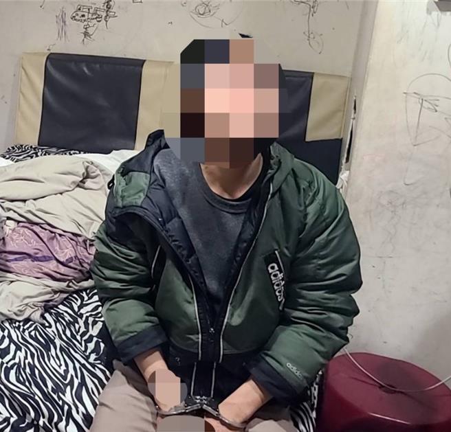 基隆市暖暖區23日深夜發生糾眾砸車案件，警方成立專案小組追查，25日將何姓主嫌等5人查緝到案，偵詢後將移送基隆地檢署偵辦。（翻攝照片／張志康基隆傳真）