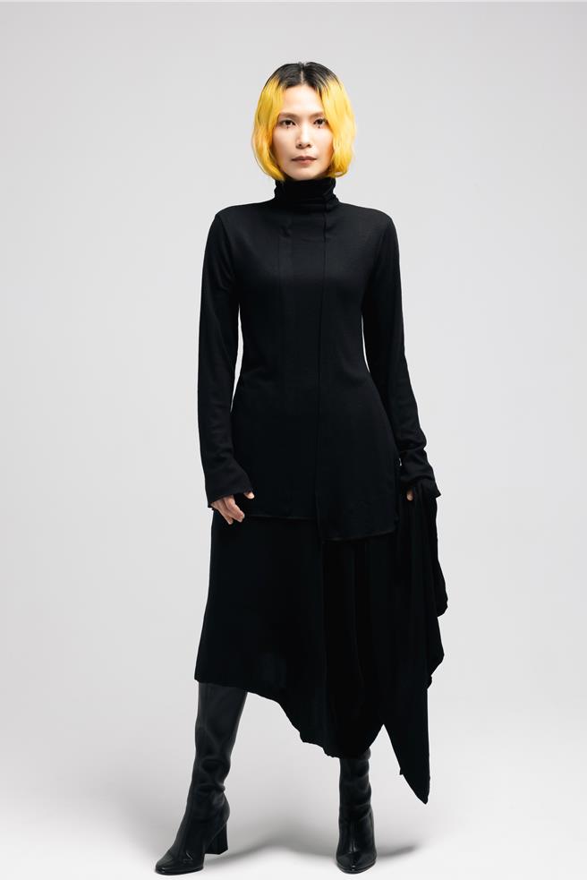 陈惠婷以「the Huiting」为名推出个人专辑《王国 Darktopia》。（躁音制造所提供）