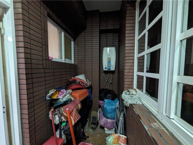 台中市大甲區25日晚間發生一起一氧化碳中毒意外，1男1女頭昏送醫救治後無大礙。（照片由台中市消防局提供）