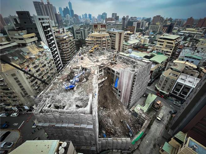 城中城在2022年前迅速夷平、改建府北公園。（本報資料照片／袁庭堯攝）