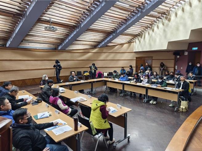 宜兰县政府工旅处今（25日）邀集相关中央、地方政府单位及水域游憩活动公协会等民间团开会决议第二阶段。（宜兰县政府提供／吴佩蓉宜兰传真）