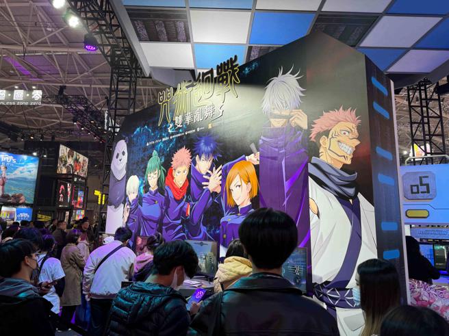 2024台北國際電玩展開幕第一天就吸引許多玩家到展場體驗遊戲 。（古明弘攝）