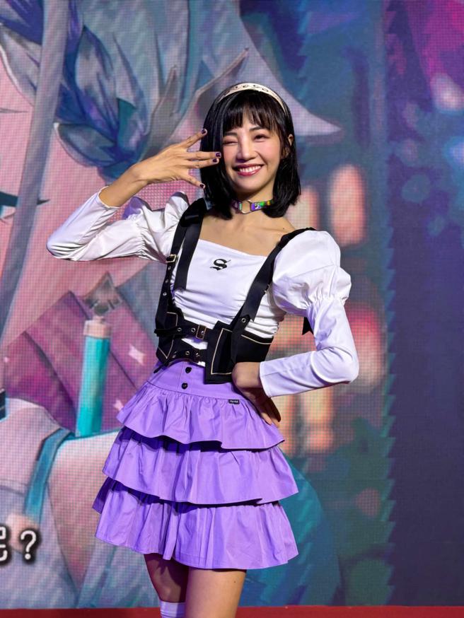 在2024台北國際電玩展上，活動主持人也穿著特色服裝向遊戲角色致敬。（古明弘攝）